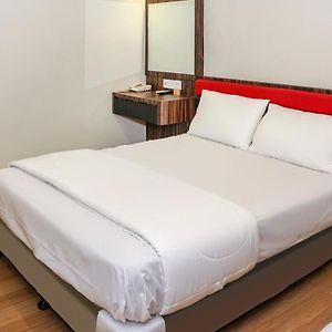 Oyo 90027 Happy Hotel